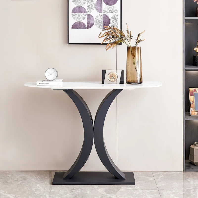 Console moderne, design aux formes raffinées, structure en métal avec patins réglables pour l’entrée